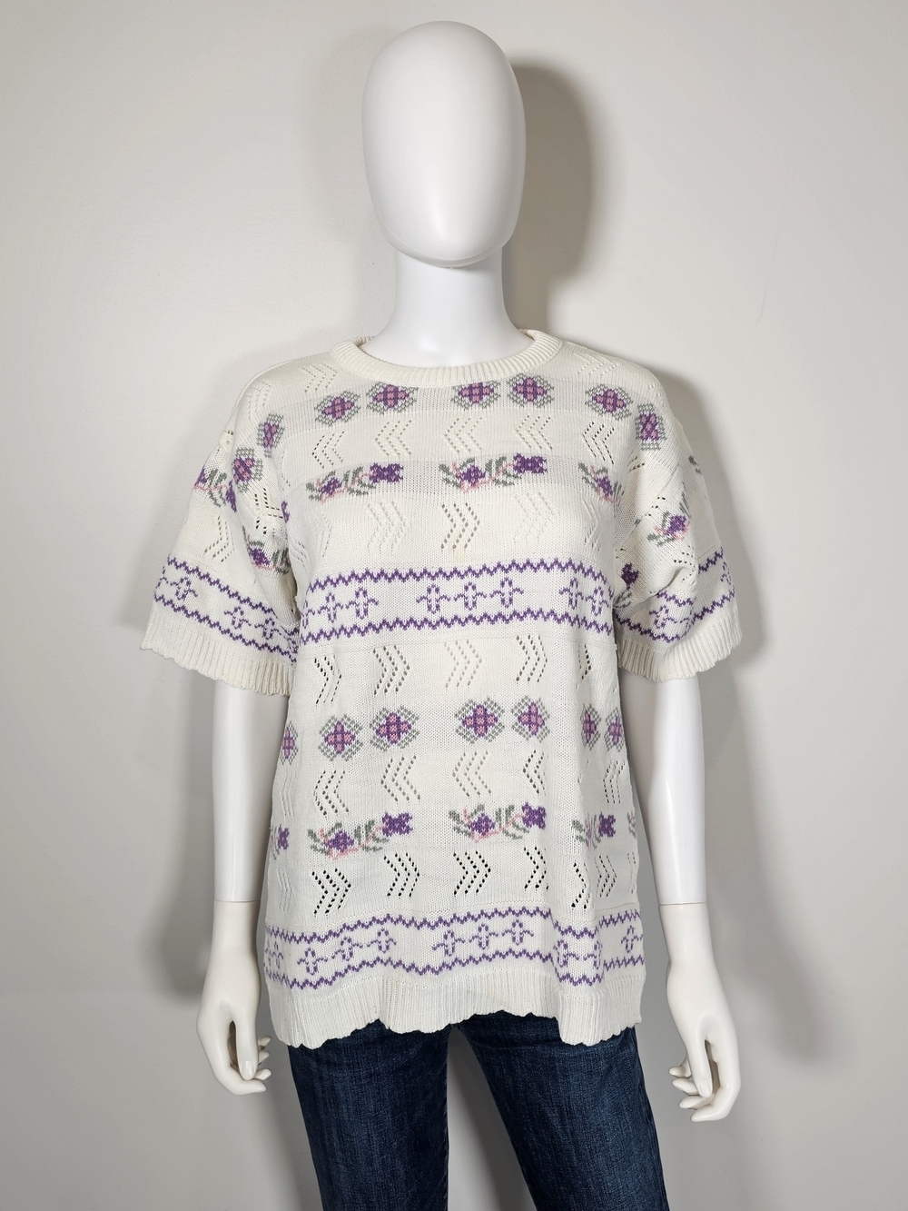 Vintage White Knit Top with Lavender Floral Accents Sz M